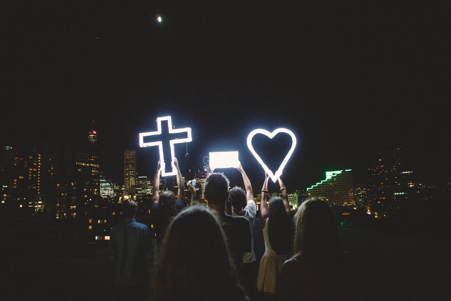 simbolo de cruz y amor