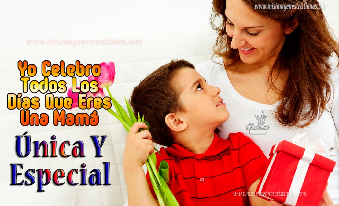 hijo con rosas para su mamá