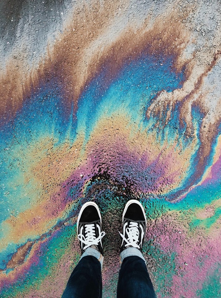 pisando suelos de colores