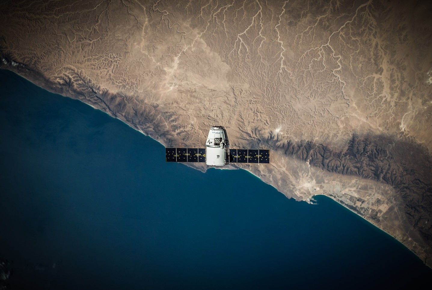 satélite volando